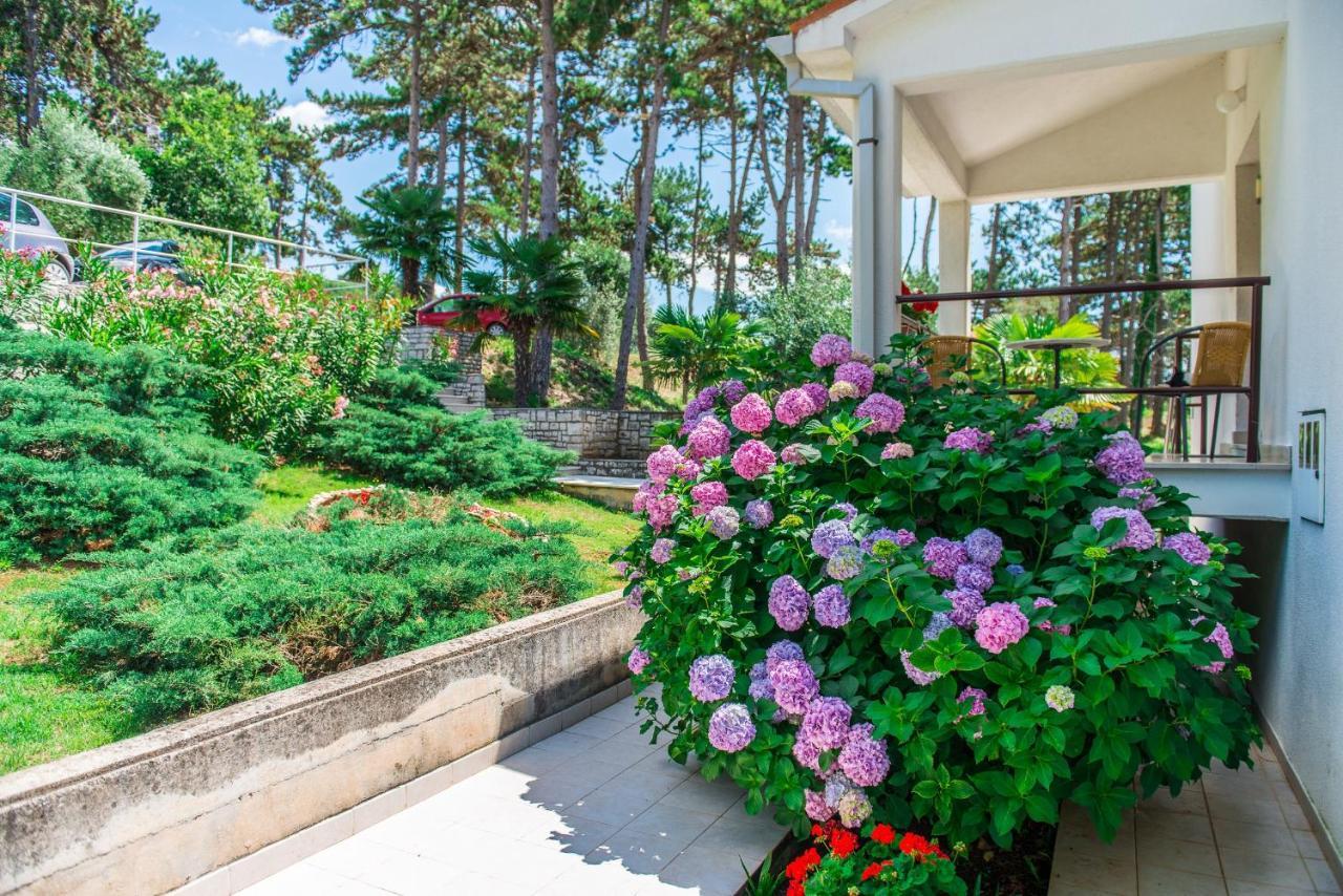Apartments Pino Rabac Exterior photo