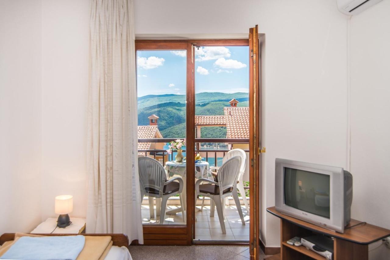Apartments Pino Rabac Exterior photo