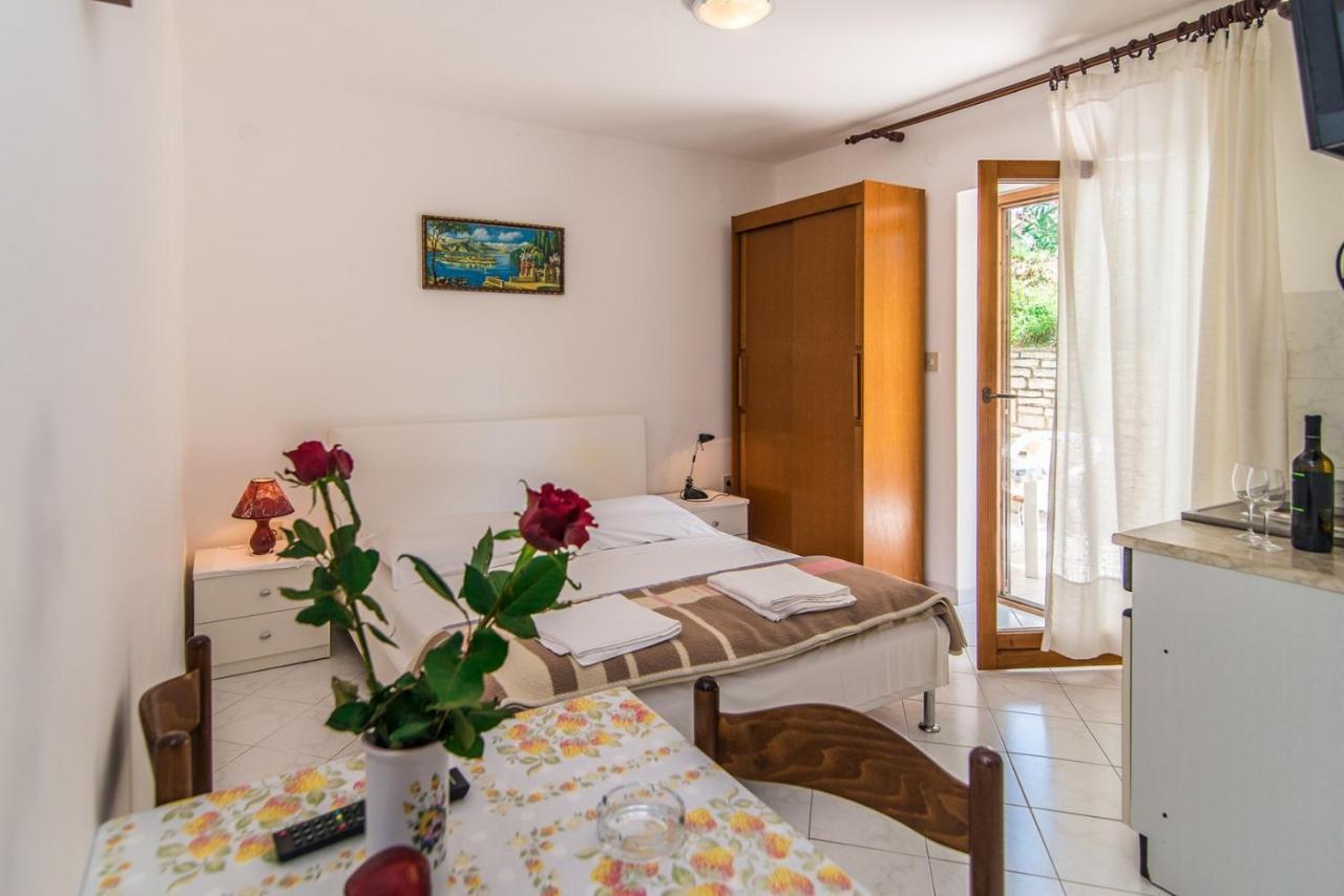 Apartments Pino Rabac Exterior photo